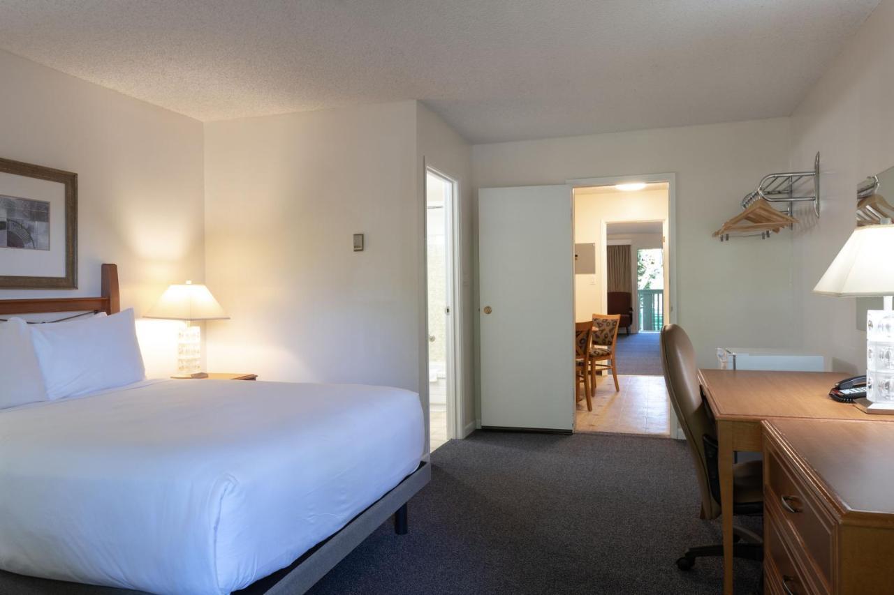 Inn Robin Hood And 3*