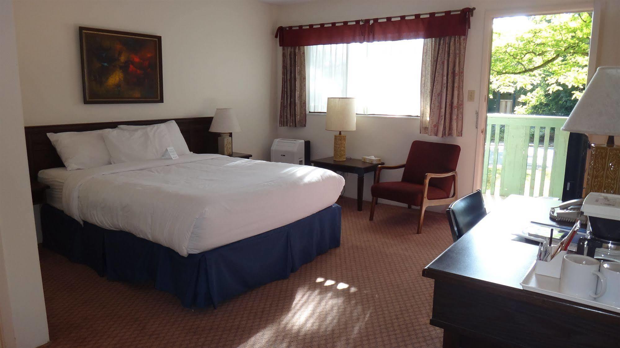 Inn Robin Hood And 3*